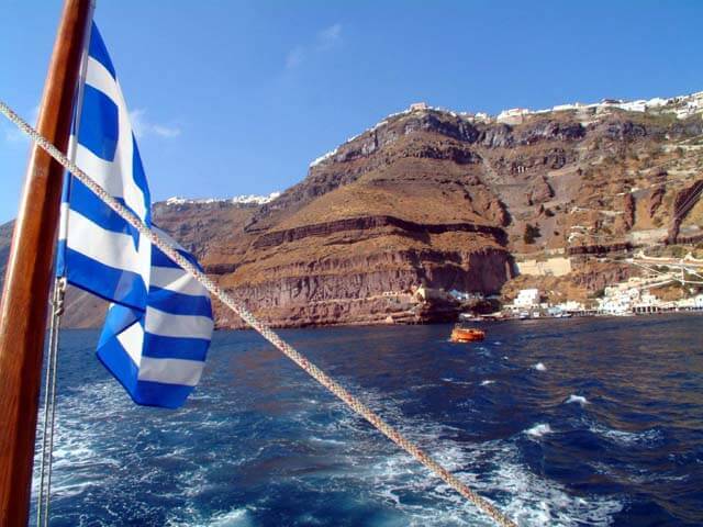 Yacht Charter to Santorini