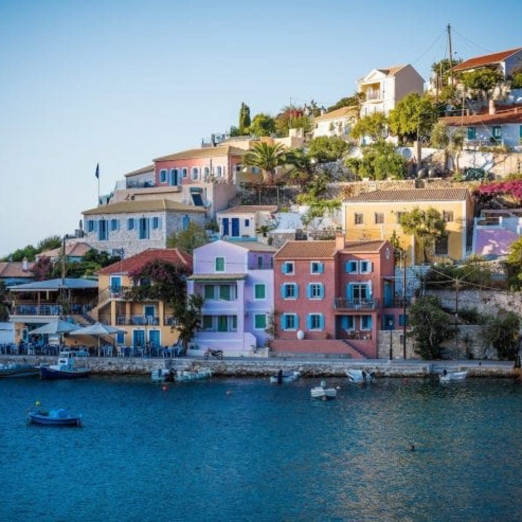 colourful-houses-greece-1-768×493