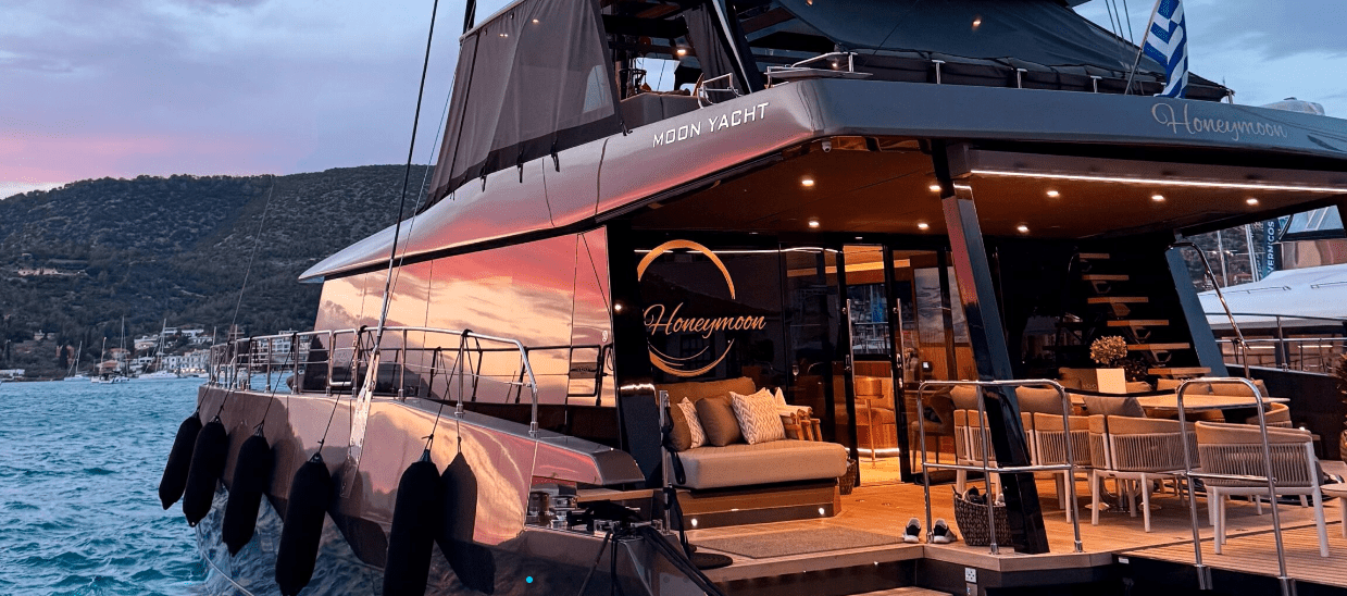 moon yacht 65 aft side